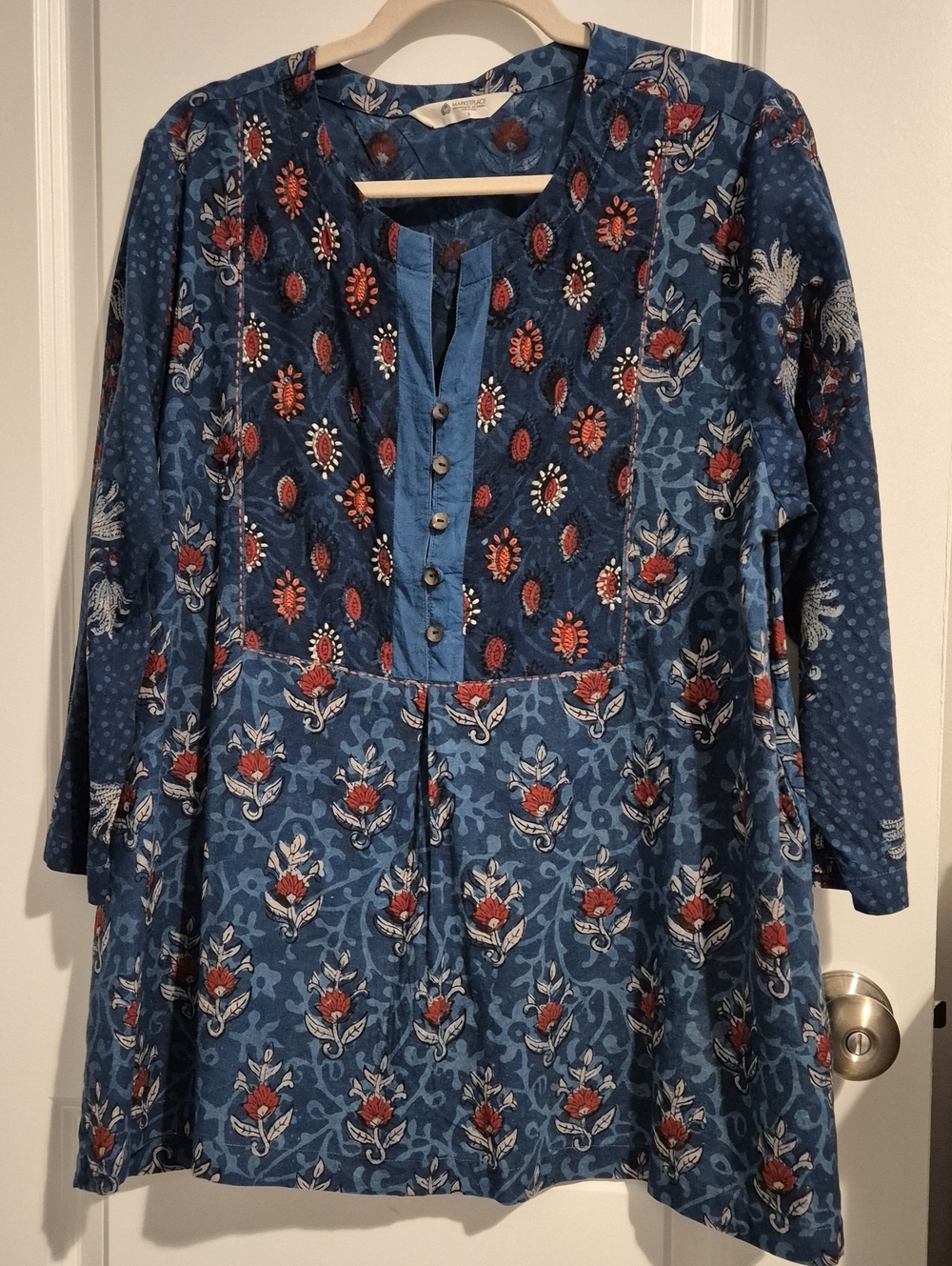 MARKETPLACE INDIA Indigo Floral Button-Front Tunic Top